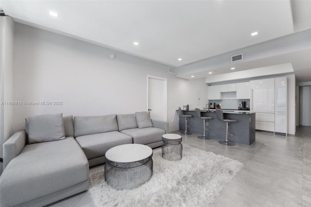 For Sale: $1,199,000 (2 beds, 3 baths, 1283 Square Feet)