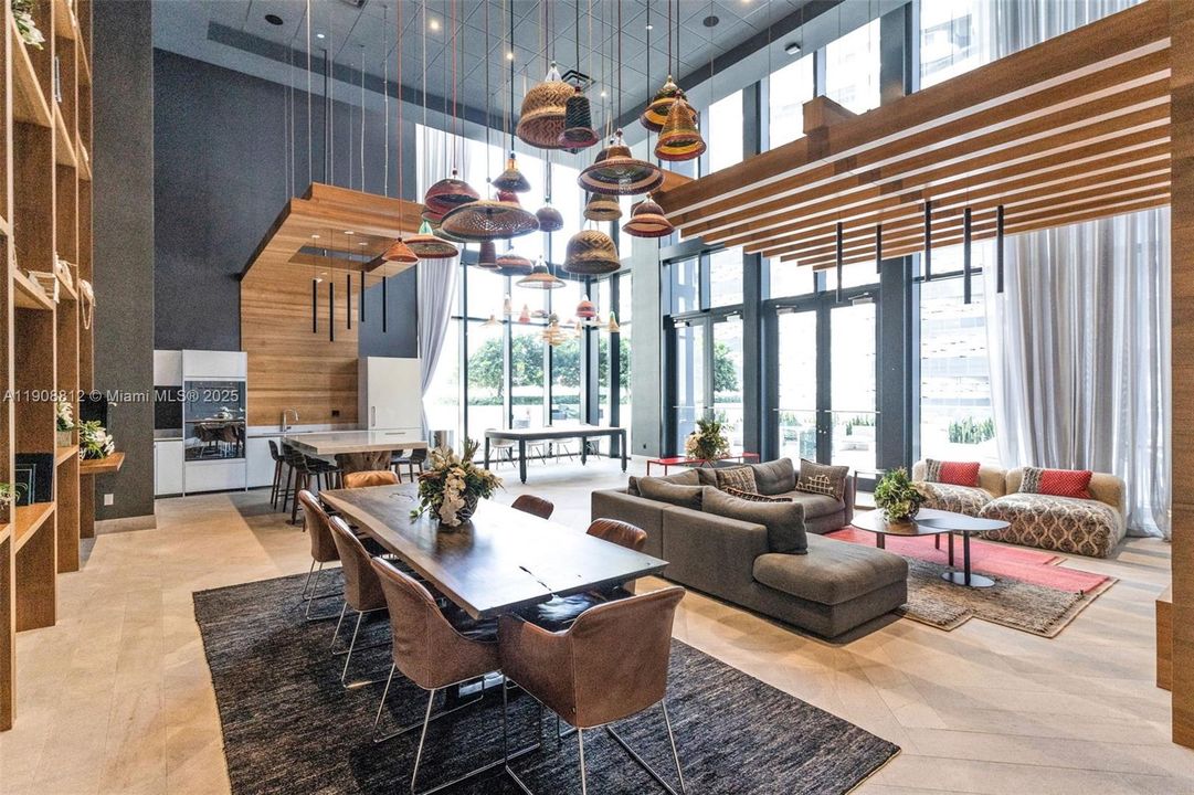 For Sale: $1,199,000 (2 beds, 3 baths, 1283 Square Feet)