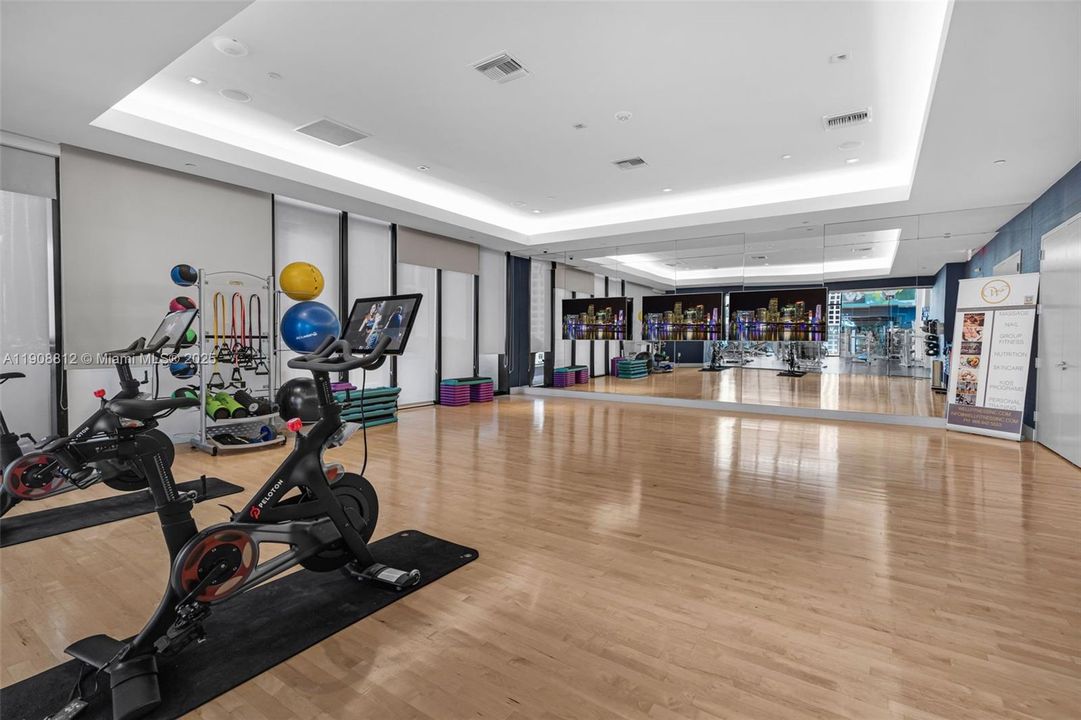 For Sale: $1,199,000 (2 beds, 3 baths, 1283 Square Feet)