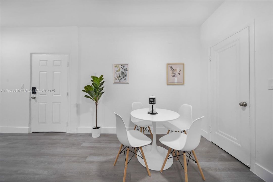 Recientemente alquilado: $2,000 (2 camas, 1 baños, 10700 Pies cuadrados)