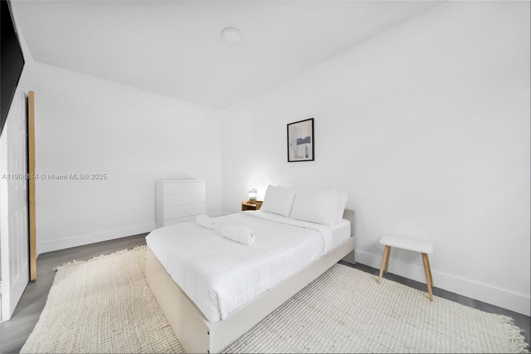 Recientemente alquilado: $2,000 (2 camas, 1 baños, 10700 Pies cuadrados)