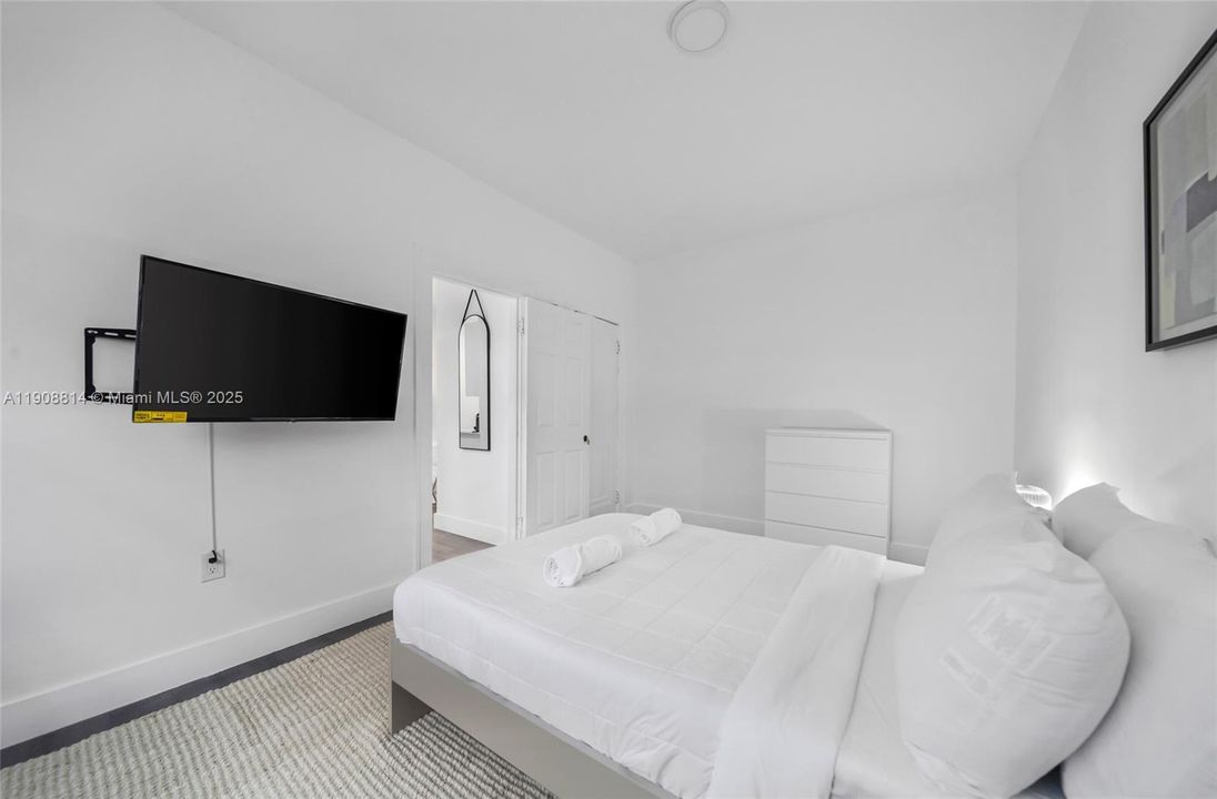 Recientemente alquilado: $2,000 (2 camas, 1 baños, 10700 Pies cuadrados)