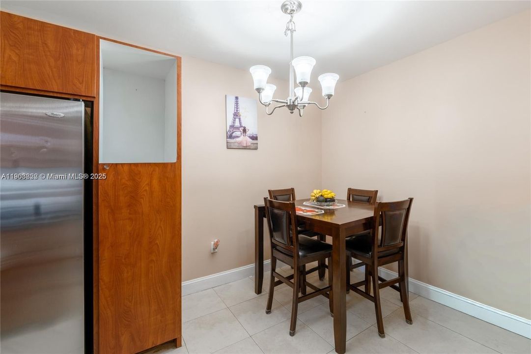 For Sale: $189,000 (1 beds, 1 baths, 670 Square Feet)