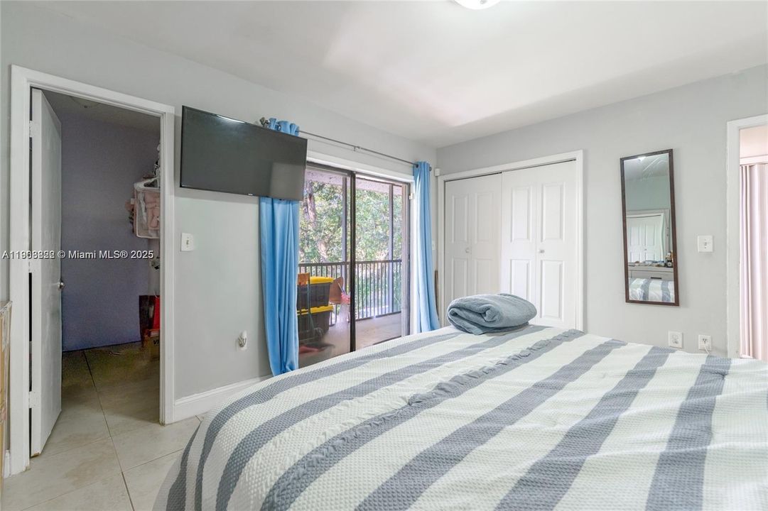 For Sale: $189,000 (1 beds, 1 baths, 670 Square Feet)