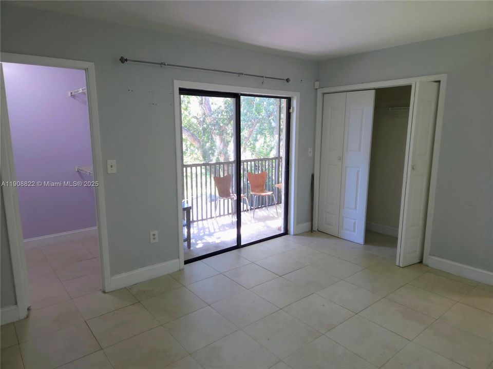 For Sale: $189,000 (1 beds, 1 baths, 670 Square Feet)