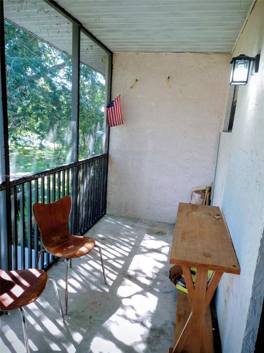 For Sale: $189,000 (1 beds, 1 baths, 670 Square Feet)