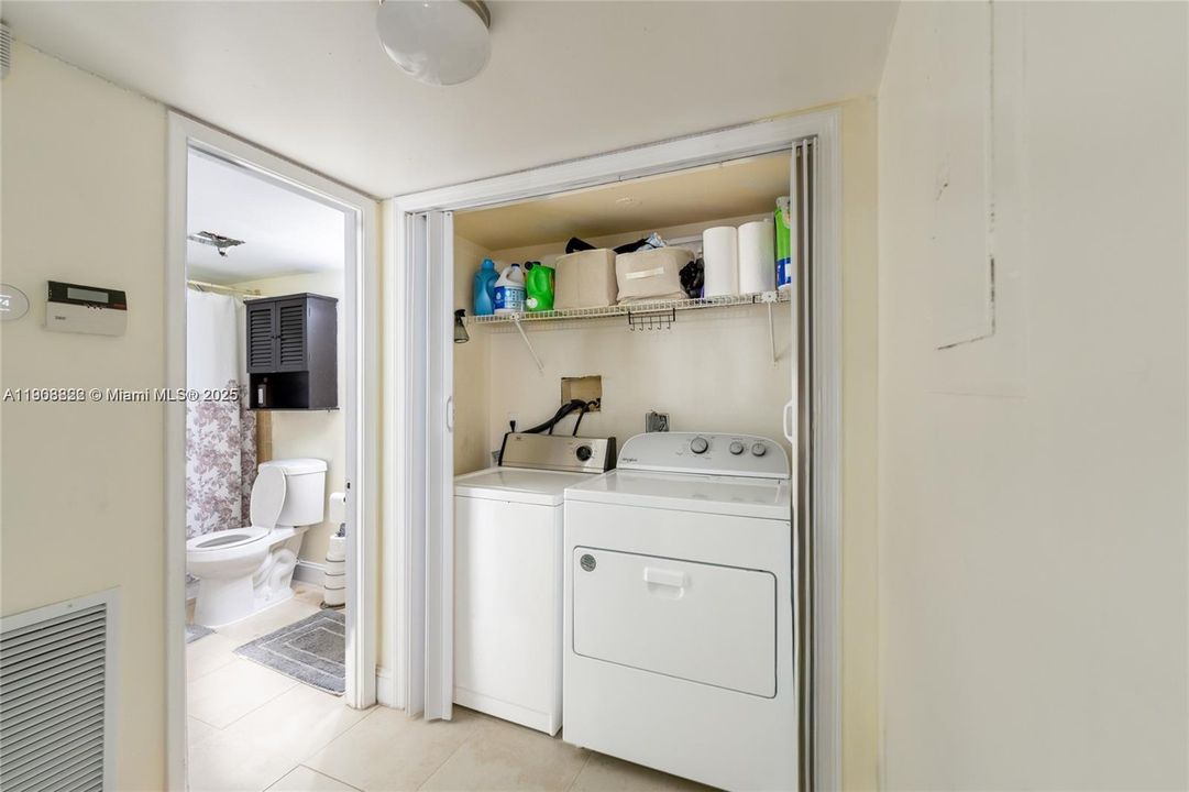 For Sale: $189,000 (1 beds, 1 baths, 670 Square Feet)