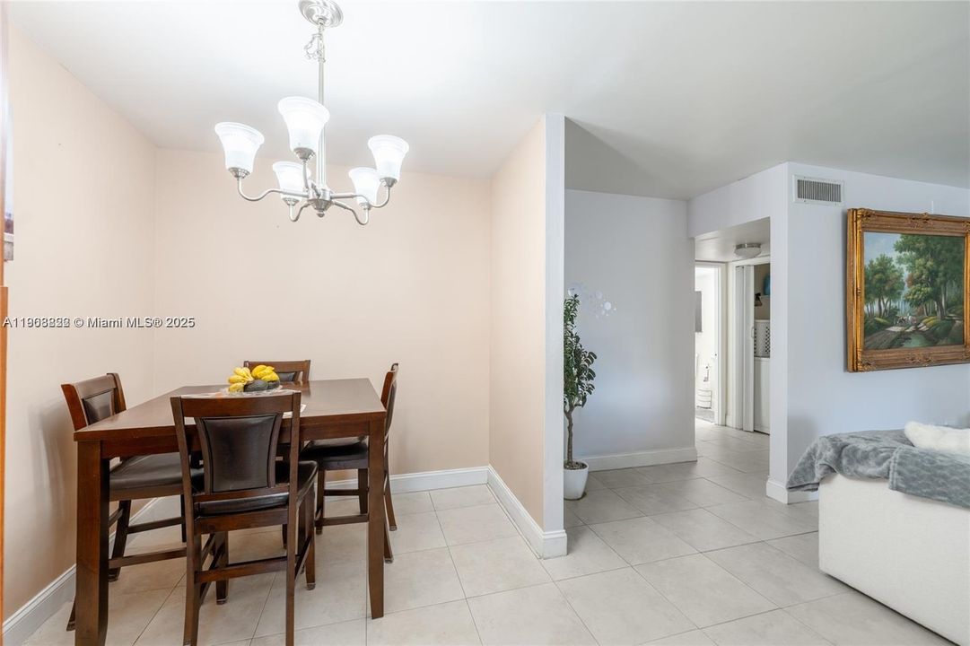 For Sale: $189,000 (1 beds, 1 baths, 670 Square Feet)