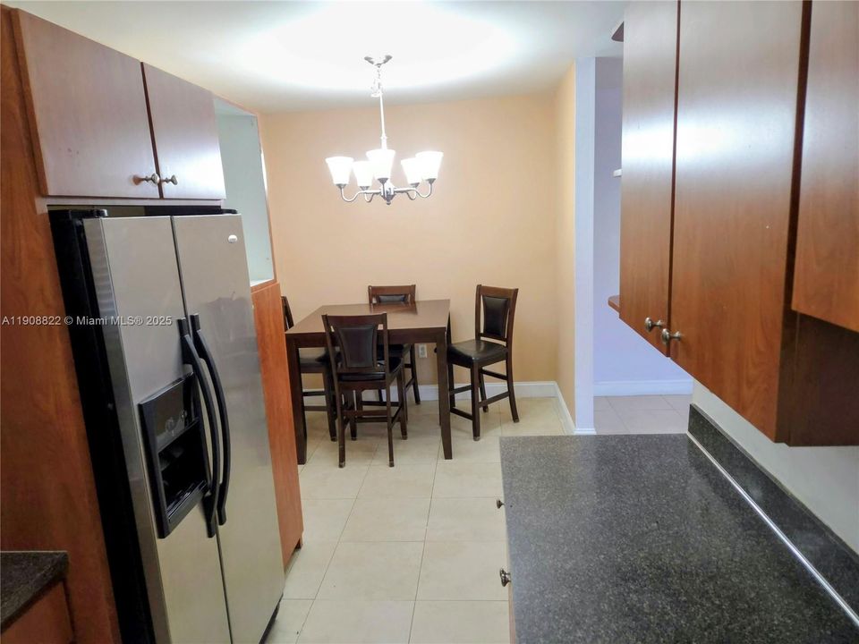 For Sale: $189,000 (1 beds, 1 baths, 670 Square Feet)