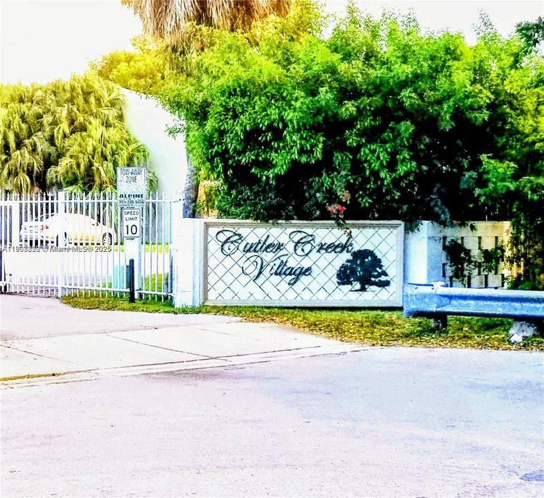 For Sale: $189,000 (1 beds, 1 baths, 670 Square Feet)