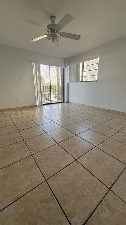 Active With Contract: $270,000 (1 beds, 1 baths, 765 Square Feet)