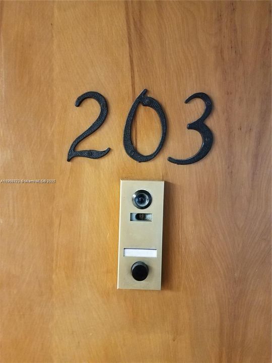 Active With Contract: $270,000 (1 beds, 1 baths, 765 Square Feet)