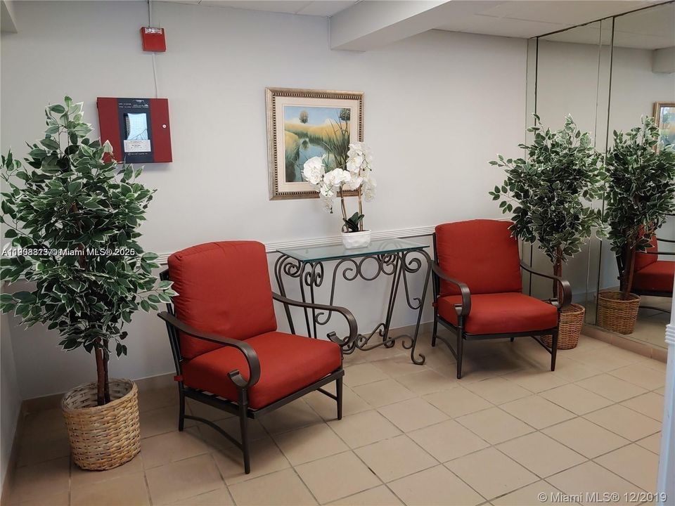 Active With Contract: $270,000 (1 beds, 1 baths, 765 Square Feet)