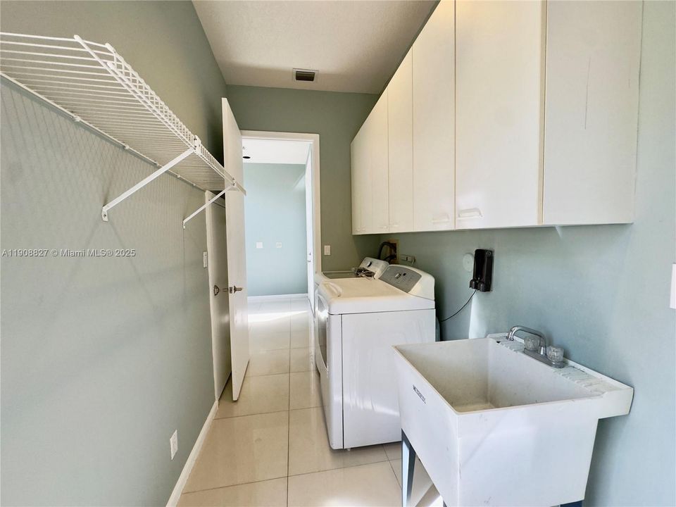 Active With Contract: $7,500 (3 beds, 3 baths, 2380 Square Feet)