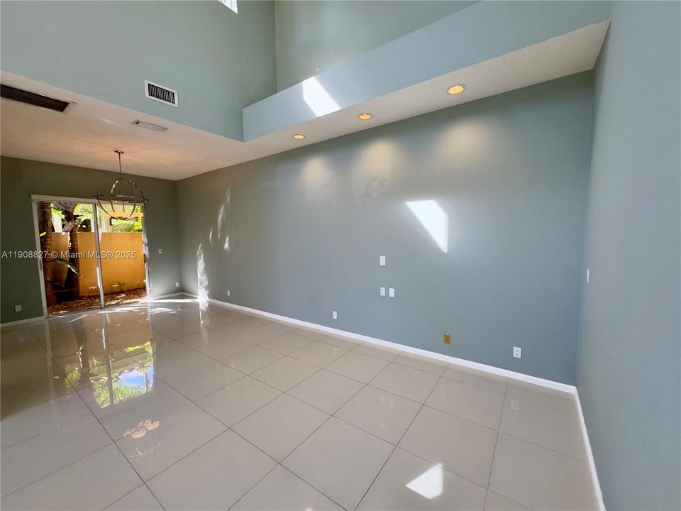 Active With Contract: $7,500 (3 beds, 3 baths, 2380 Square Feet)