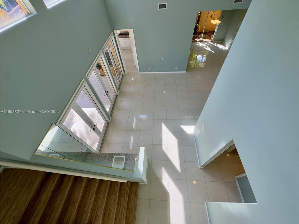 Active With Contract: $7,500 (3 beds, 3 baths, 2380 Square Feet)