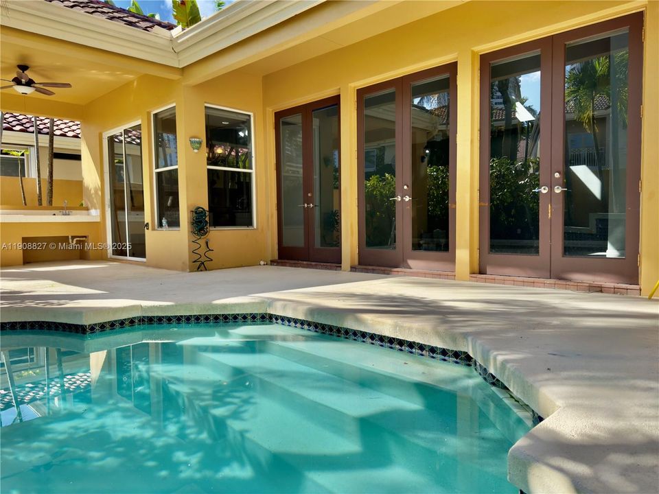 Active With Contract: $7,500 (3 beds, 3 baths, 2380 Square Feet)