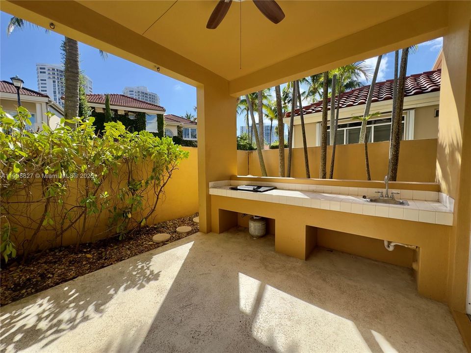 Active With Contract: $7,500 (3 beds, 3 baths, 2380 Square Feet)