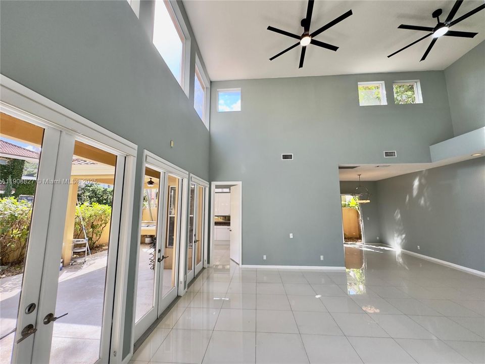 Active With Contract: $7,500 (3 beds, 3 baths, 2380 Square Feet)