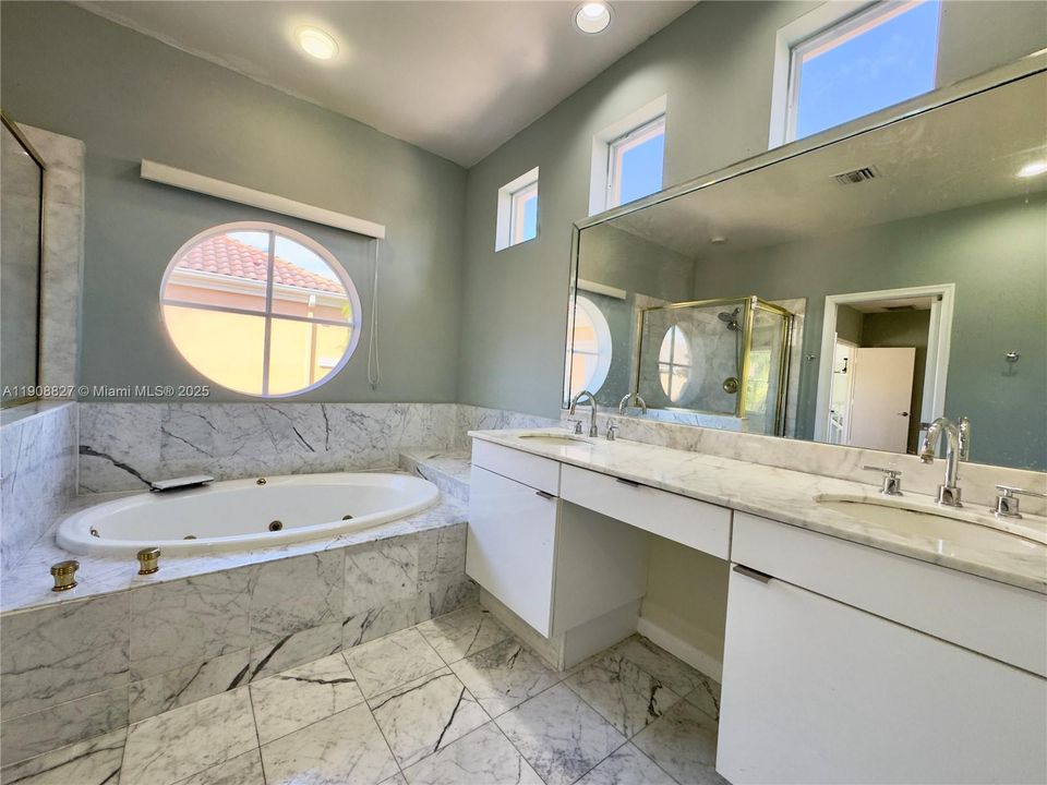 Active With Contract: $7,500 (3 beds, 3 baths, 2380 Square Feet)