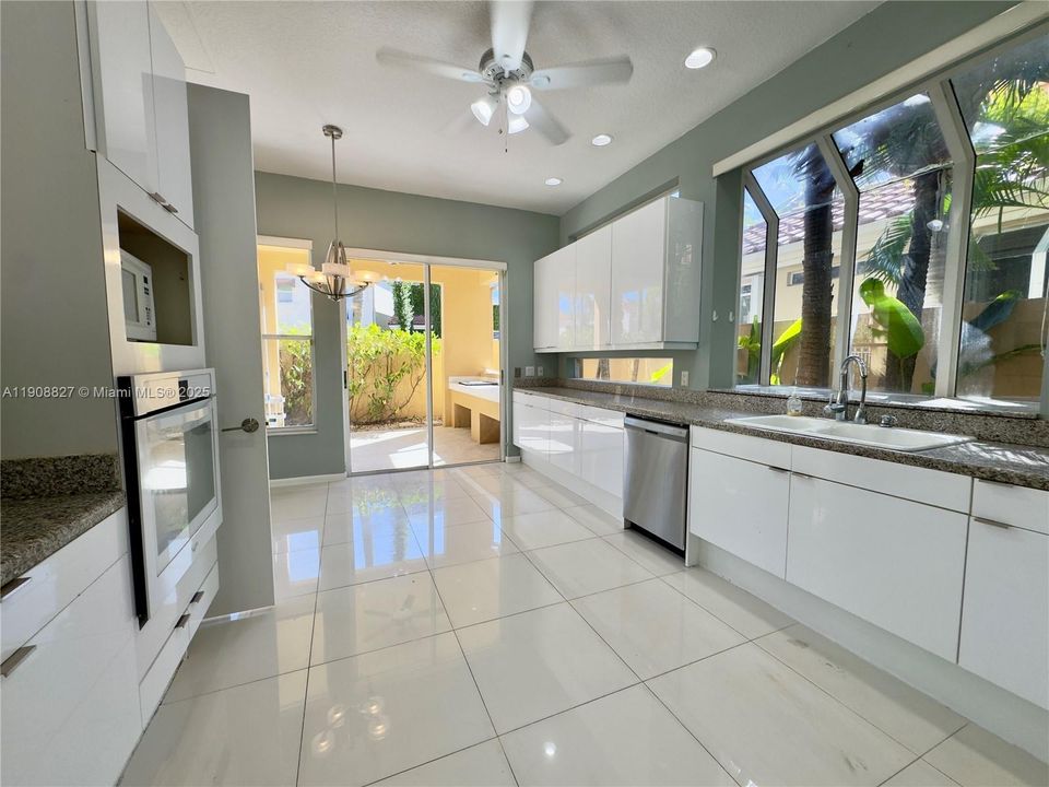 Active With Contract: $7,500 (3 beds, 3 baths, 2380 Square Feet)