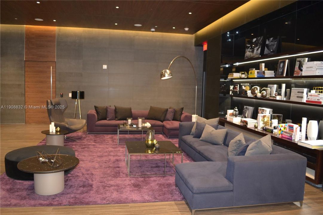 Active With Contract: $6,000 (2 beds, 2 baths, 1370 Square Feet)