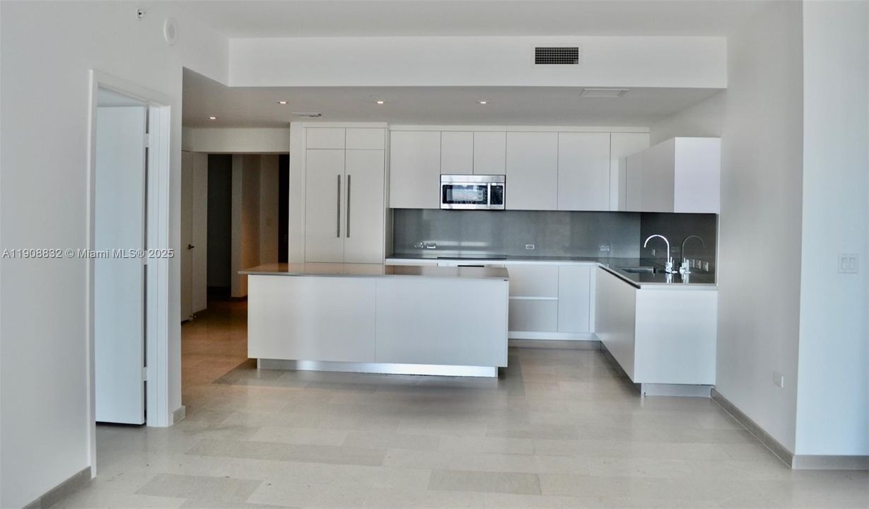 Active With Contract: $6,000 (2 beds, 2 baths, 1370 Square Feet)