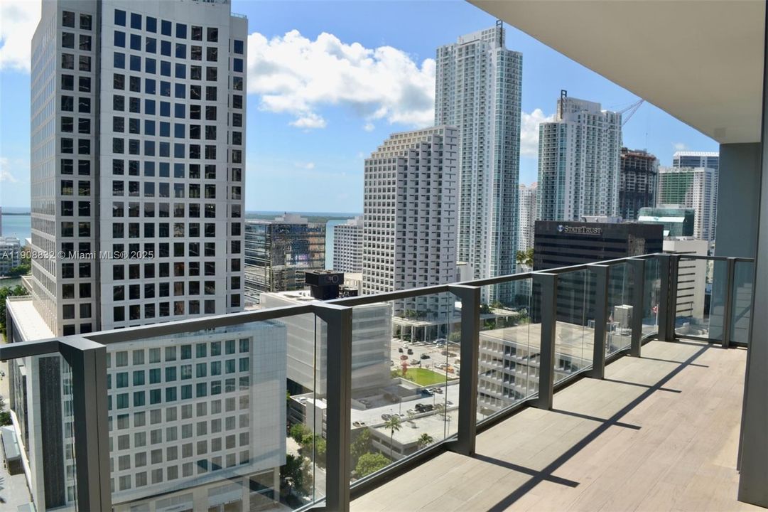 Active With Contract: $6,000 (2 beds, 2 baths, 1370 Square Feet)