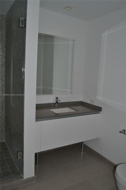 Active With Contract: $6,000 (2 beds, 2 baths, 1370 Square Feet)