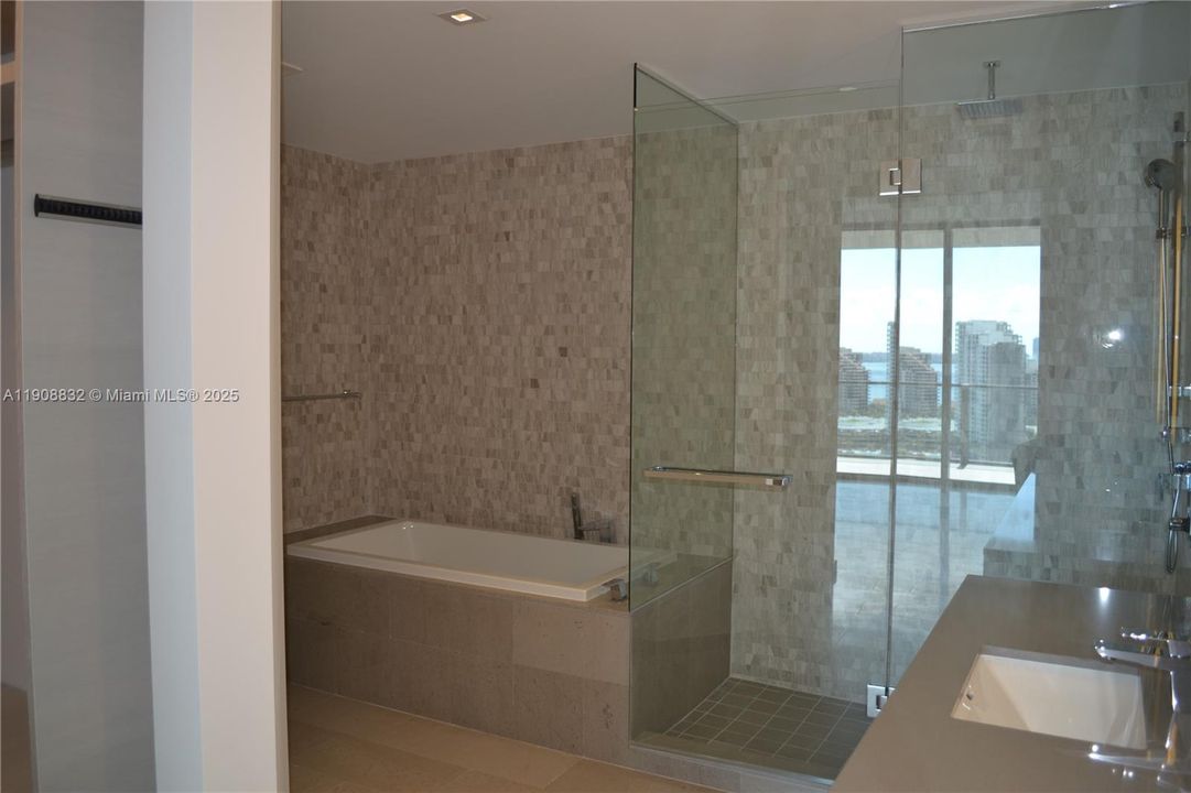 Active With Contract: $6,000 (2 beds, 2 baths, 1370 Square Feet)