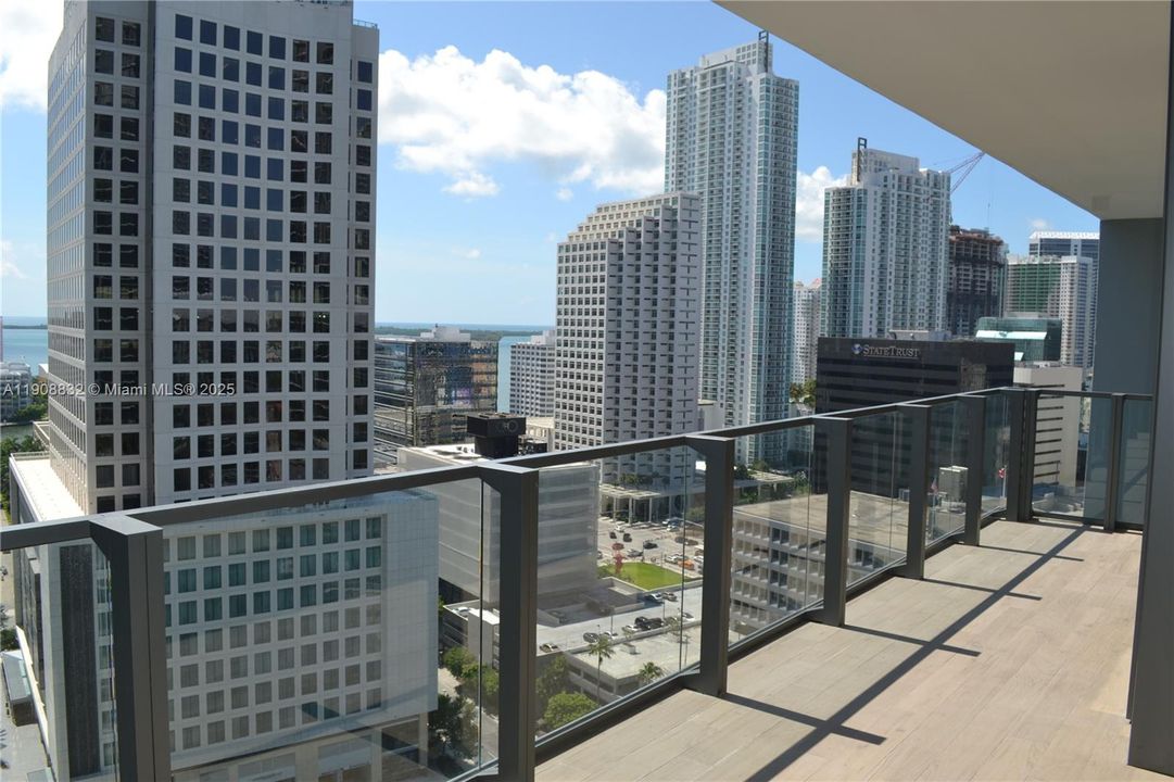 Active With Contract: $6,000 (2 beds, 2 baths, 1370 Square Feet)