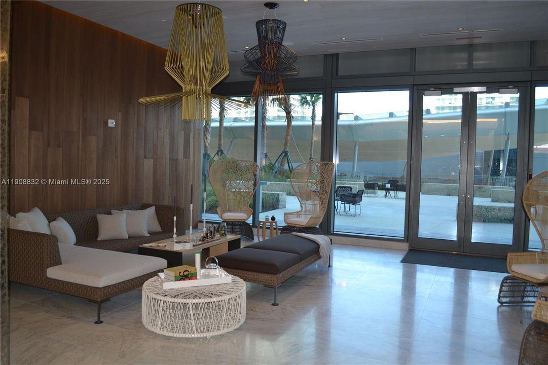 Active With Contract: $6,000 (2 beds, 2 baths, 1370 Square Feet)