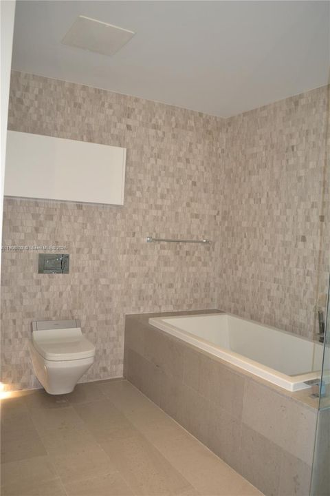 Active With Contract: $6,000 (2 beds, 2 baths, 1370 Square Feet)