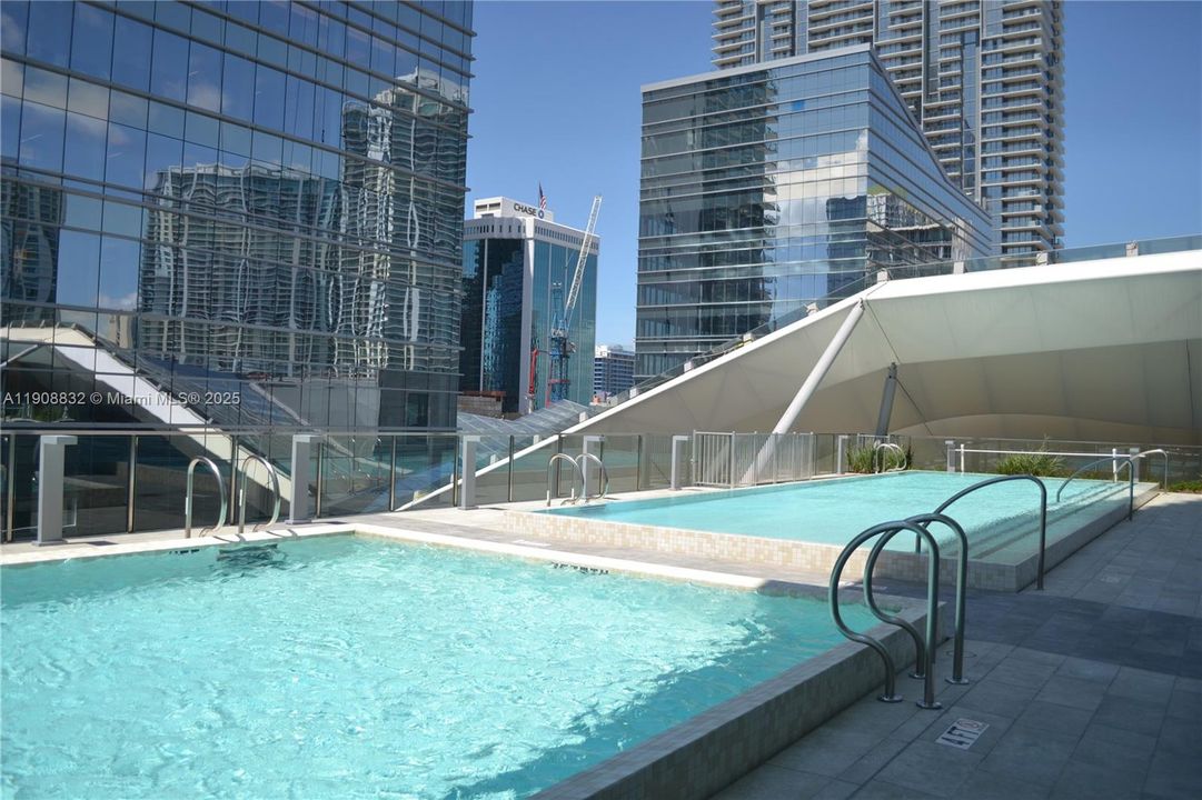 Active With Contract: $6,000 (2 beds, 2 baths, 1370 Square Feet)