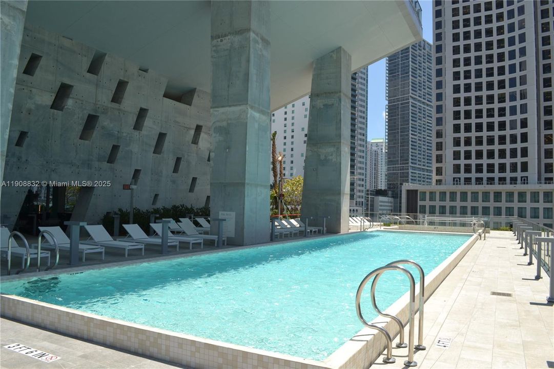 Active With Contract: $6,000 (2 beds, 2 baths, 1370 Square Feet)