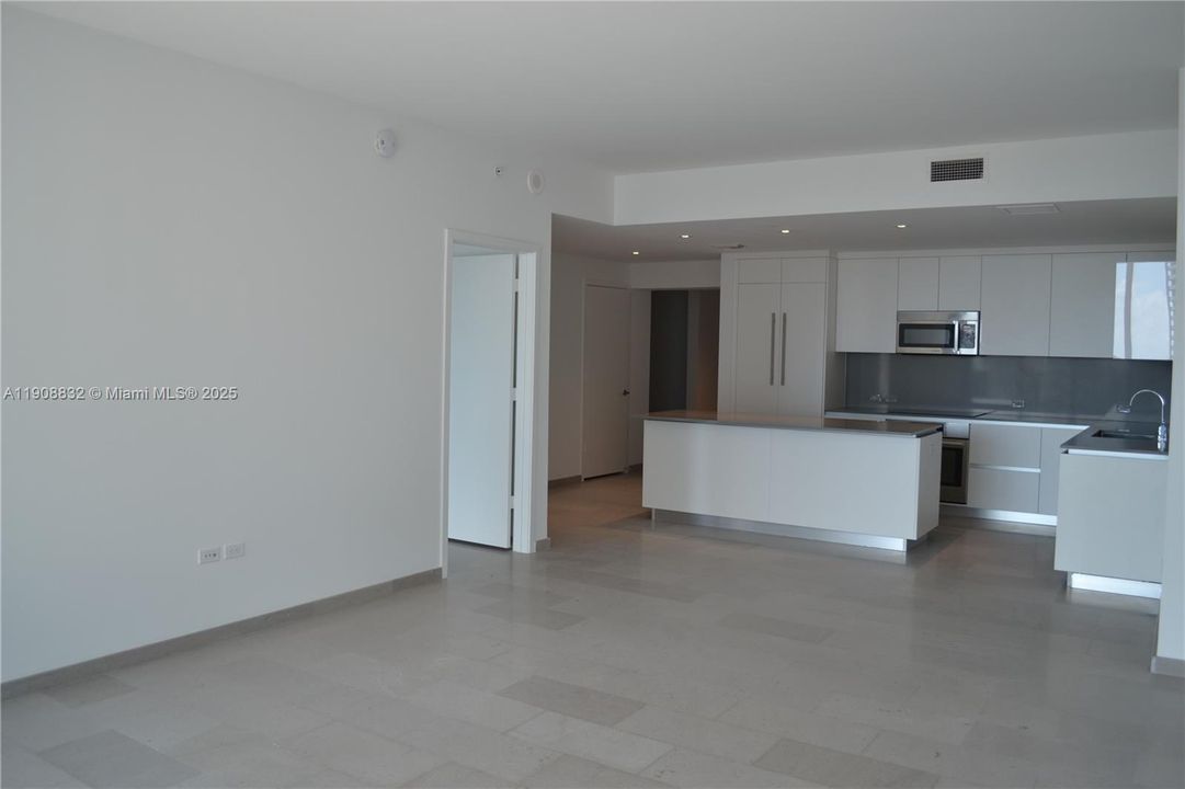 Active With Contract: $6,000 (2 beds, 2 baths, 1370 Square Feet)