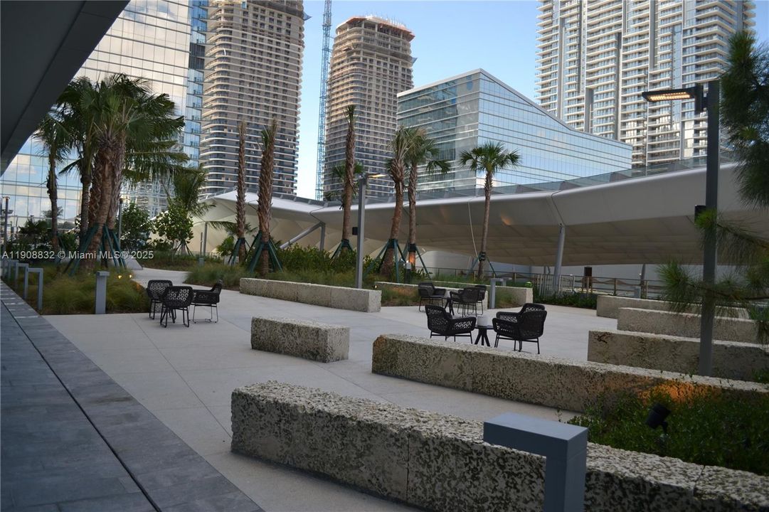 Active With Contract: $6,000 (2 beds, 2 baths, 1370 Square Feet)