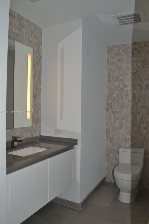 Active With Contract: $6,000 (2 beds, 2 baths, 1370 Square Feet)