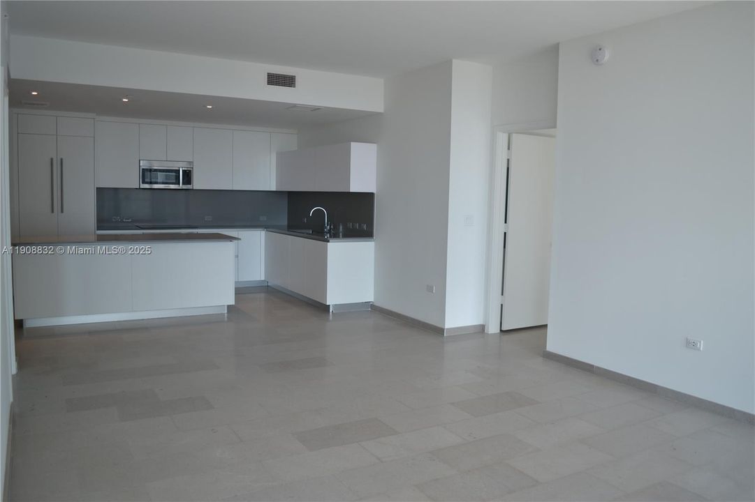 Active With Contract: $6,000 (2 beds, 2 baths, 1370 Square Feet)