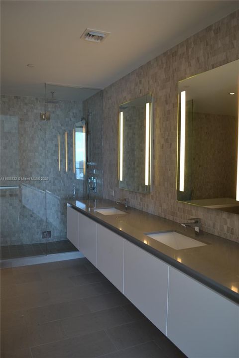 Active With Contract: $6,000 (2 beds, 2 baths, 1370 Square Feet)