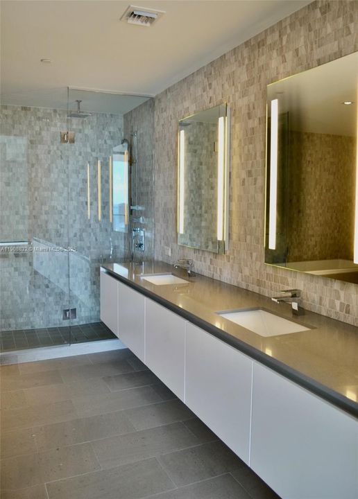 Active With Contract: $6,000 (2 beds, 2 baths, 1370 Square Feet)