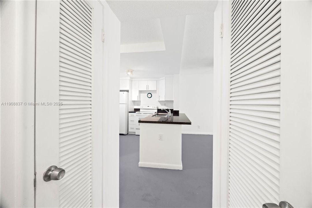 На продажу: $193,000 (1 спален, 1 ванн, 730 Квадратных фут)