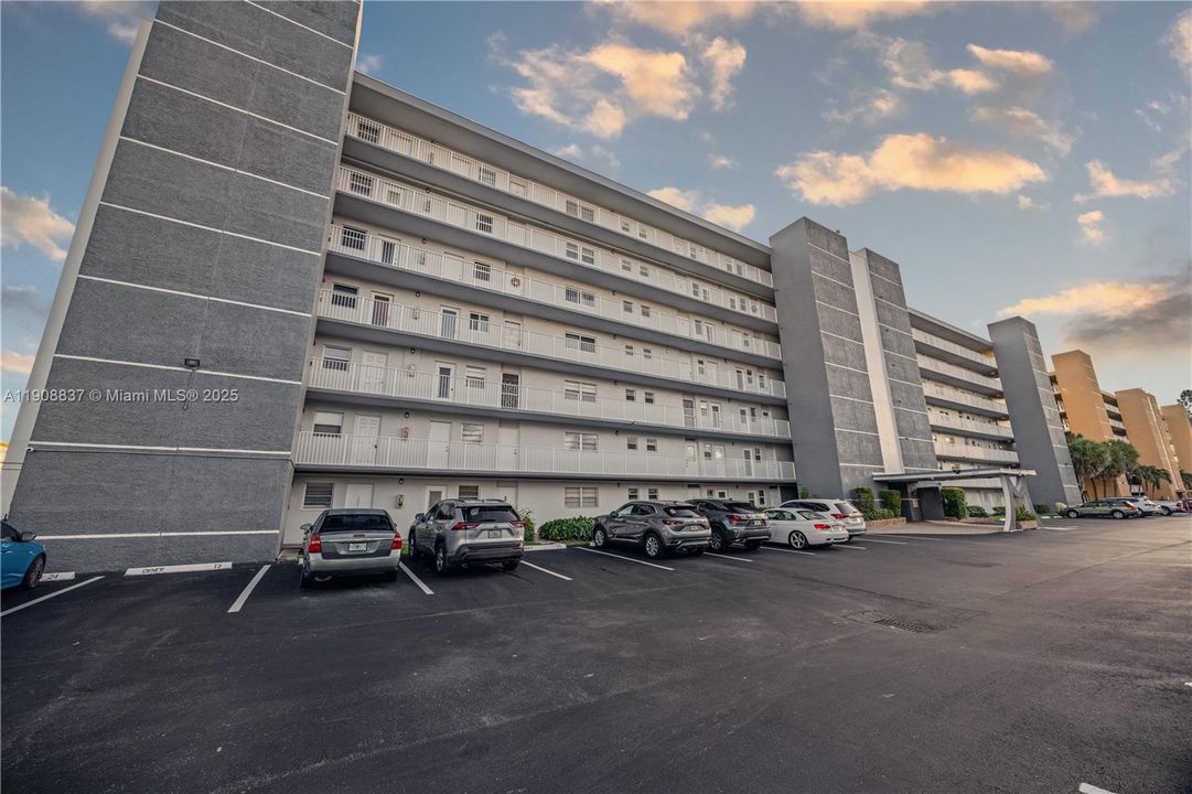 На продажу: $193,000 (1 спален, 1 ванн, 730 Квадратных фут)