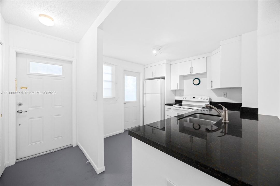 На продажу: $193,000 (1 спален, 1 ванн, 730 Квадратных фут)