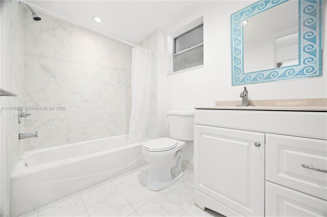 На продажу: $193,000 (1 спален, 1 ванн, 730 Квадратных фут)