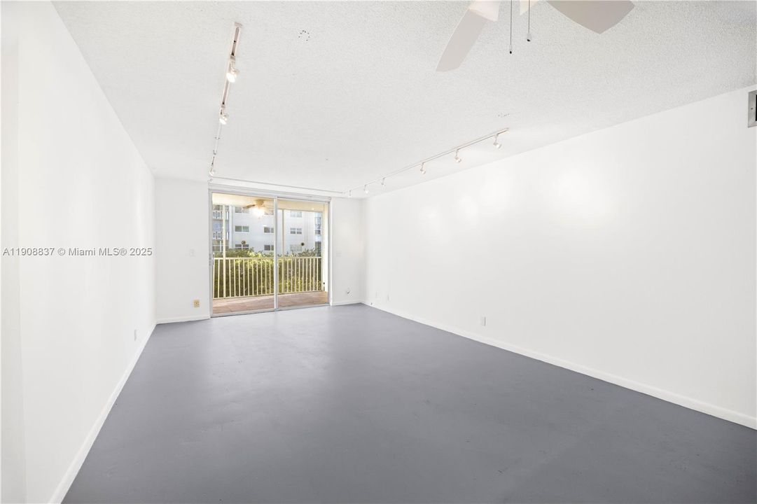 На продажу: $193,000 (1 спален, 1 ванн, 730 Квадратных фут)