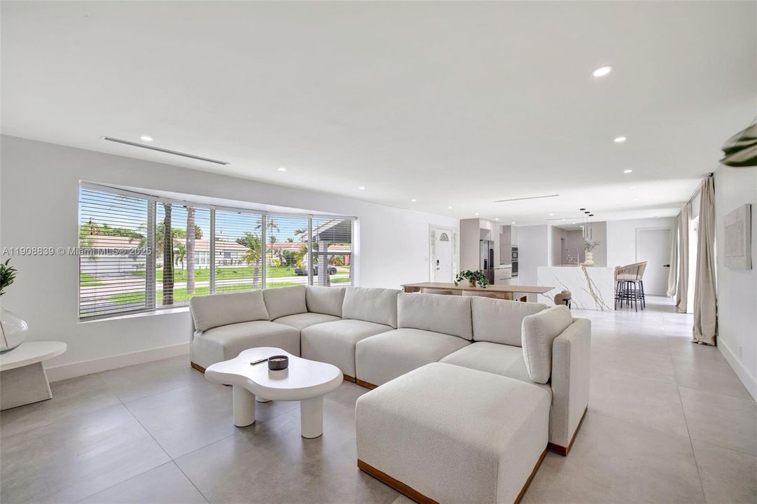 На продажу: $1,275,000 (3 спален, 3 ванн, 2048 Квадратных фут)