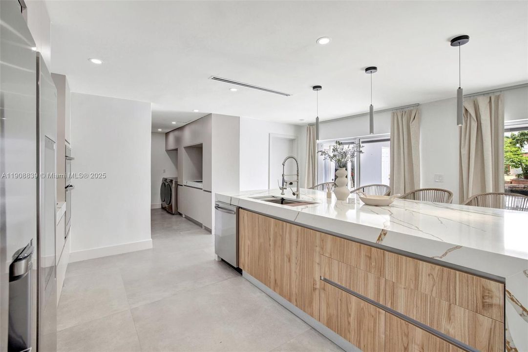 На продажу: $1,275,000 (3 спален, 3 ванн, 2048 Квадратных фут)