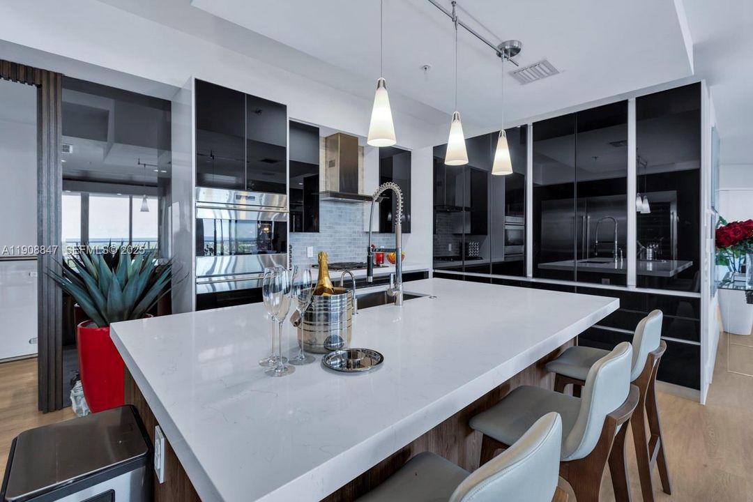 На продажу: $5,290,000 (4 спален, 4 ванн, 3832 Квадратных фут)