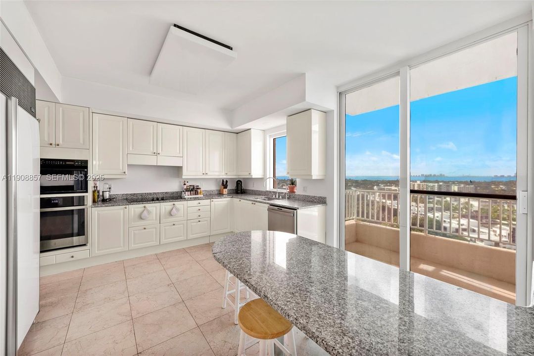 出租: $22,000 (4 贝兹, 4 浴室, 2780 平方英尺)